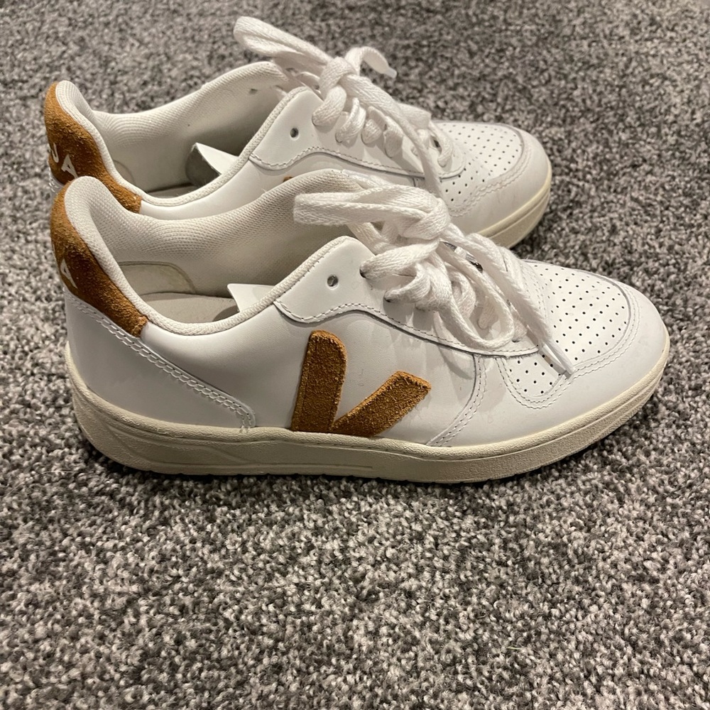 Veja V12